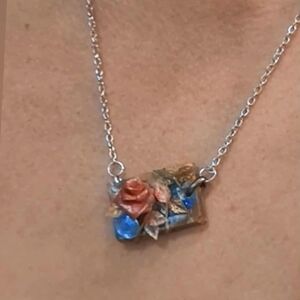 Elegant Silver and Blue Pendant Necklace